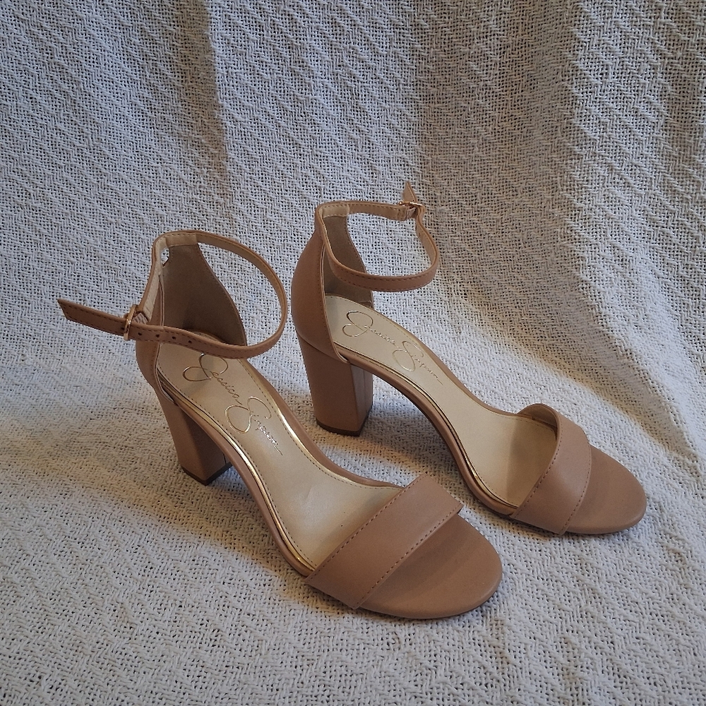 Jessica Simpson Women 7 1/2 Cream